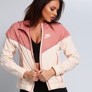 Nike Wind Breaker Size Small